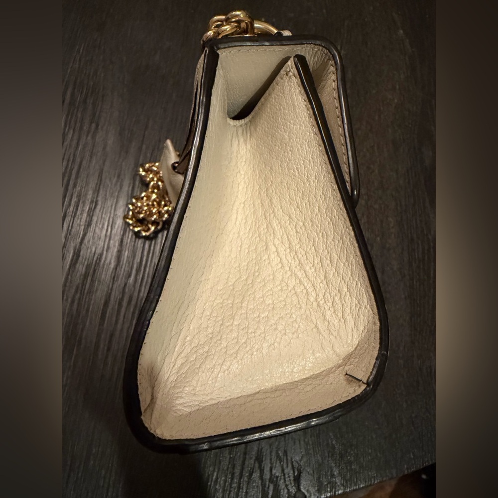 GUCCI Padlock Bee Leather Shoulder Bag Ivory - Picture 8 of 16